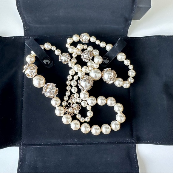 CHANEL Jewelry - CHANEL women big pearl necklace Authentic